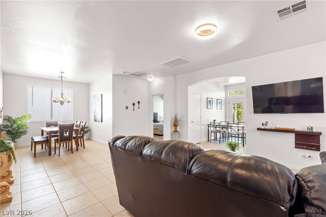 1076 Sweeping Vine Avenue