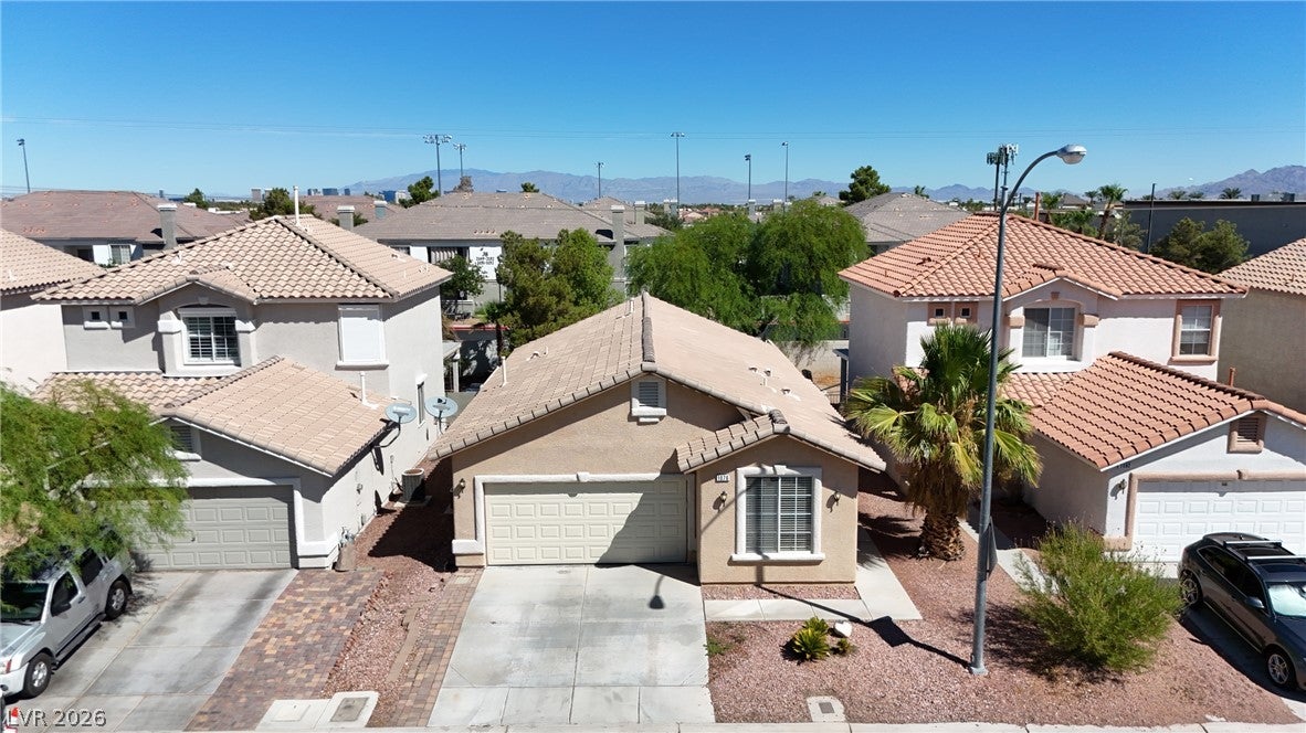 1076 Sweeping Vine Avenue