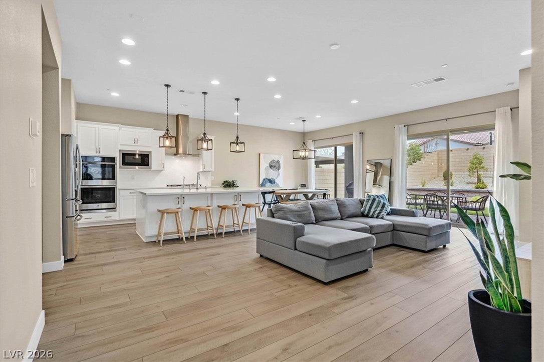 552 Comodo Street