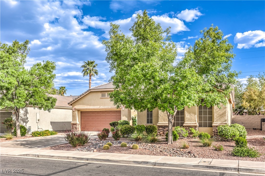 2561 Pyramid Pines Drive, Henderson, Nevada image 2