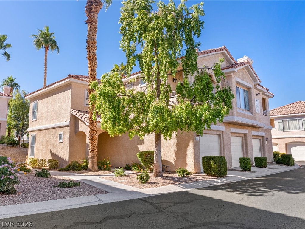 Photo of 251 S Green Valley Parkway #5111, Henderson, NV 89012 (MLS # 2828329)