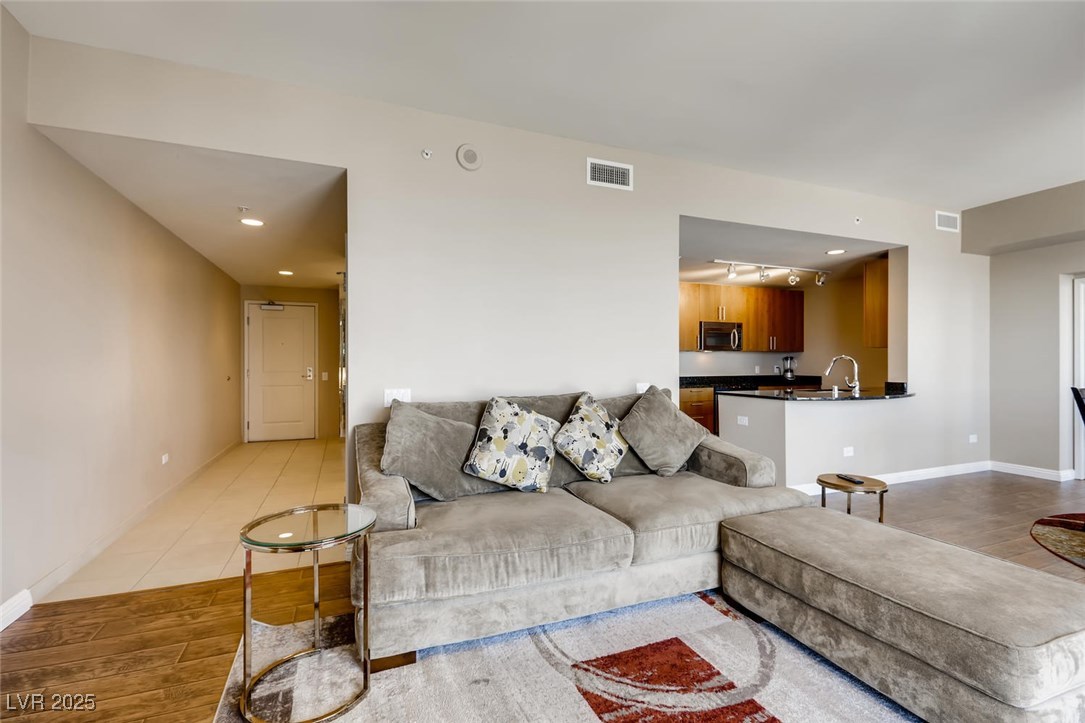 200 SAHARA Avenue 2912