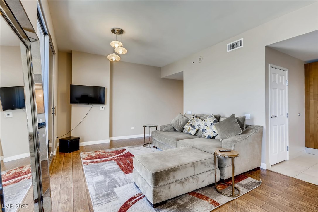 200 SAHARA Avenue 2912