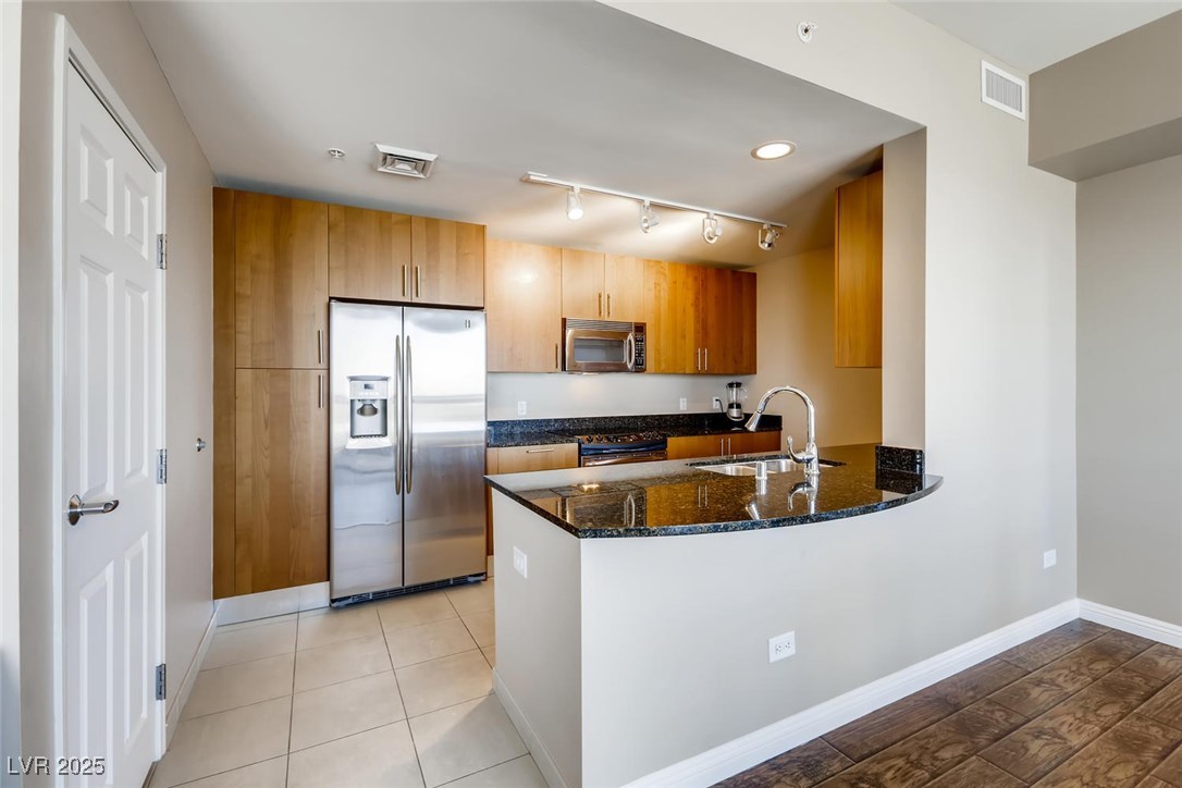 200 SAHARA Avenue 2912