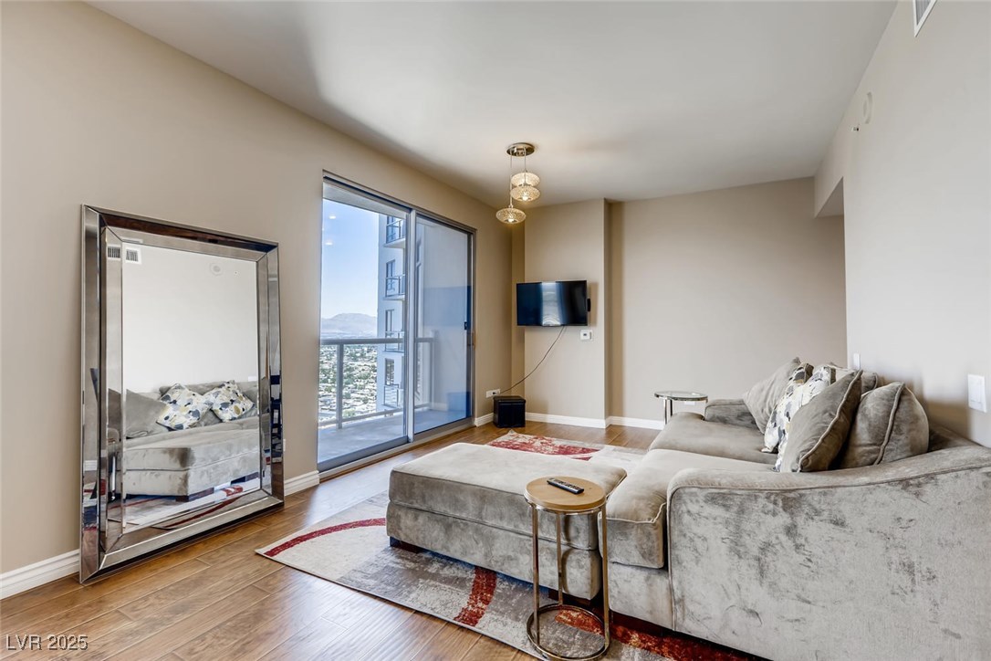 200 SAHARA Avenue 2912