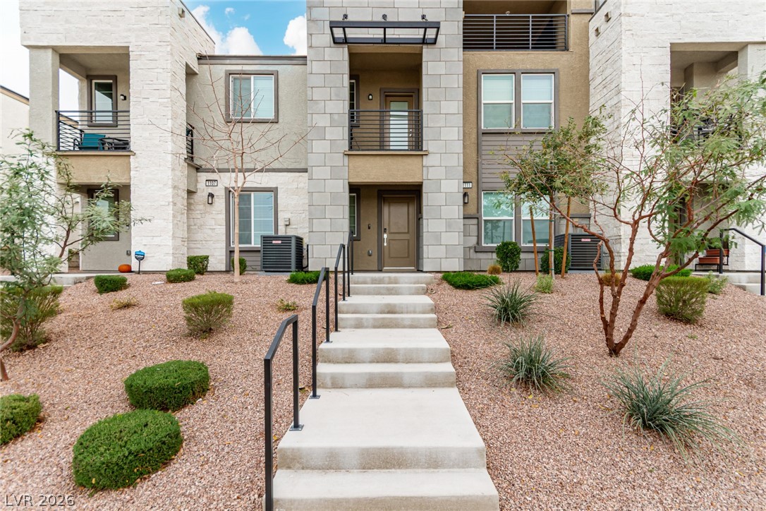 1111 Heliodor Avenue