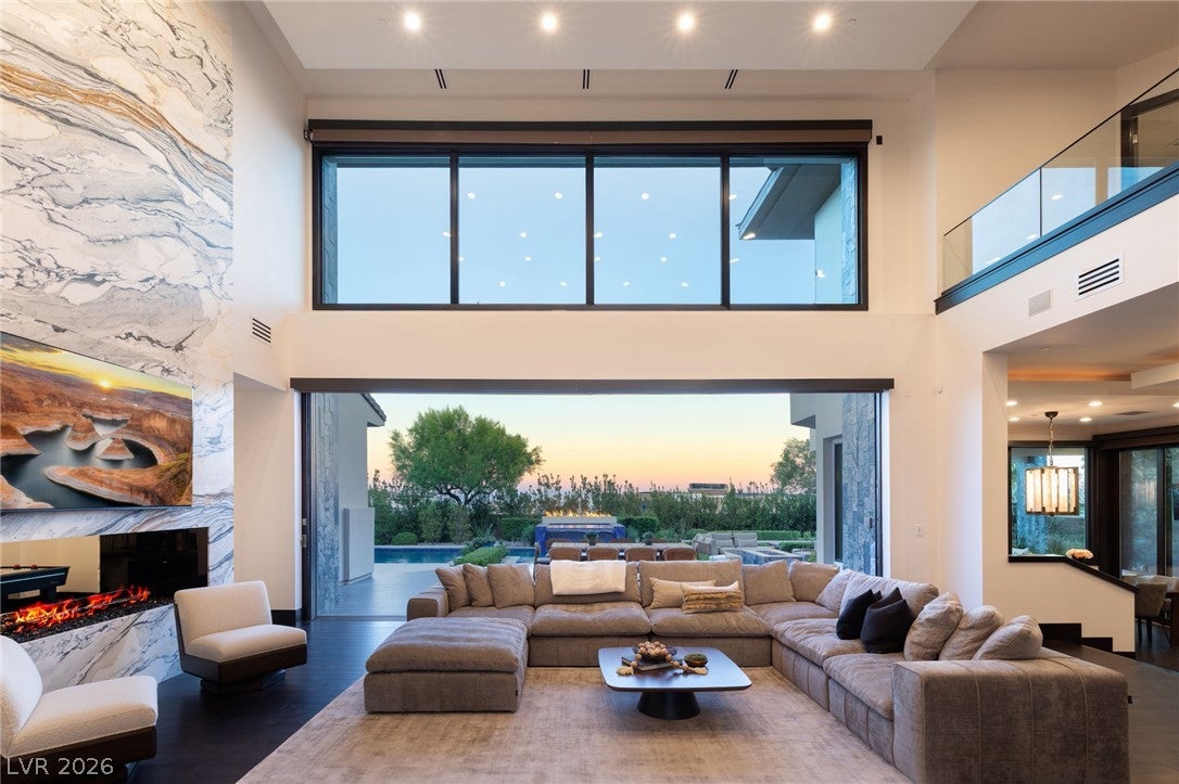 6 Bright Hollow Court