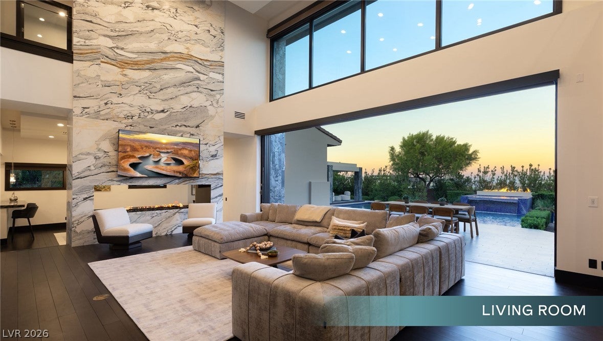 6 Bright Hollow Court