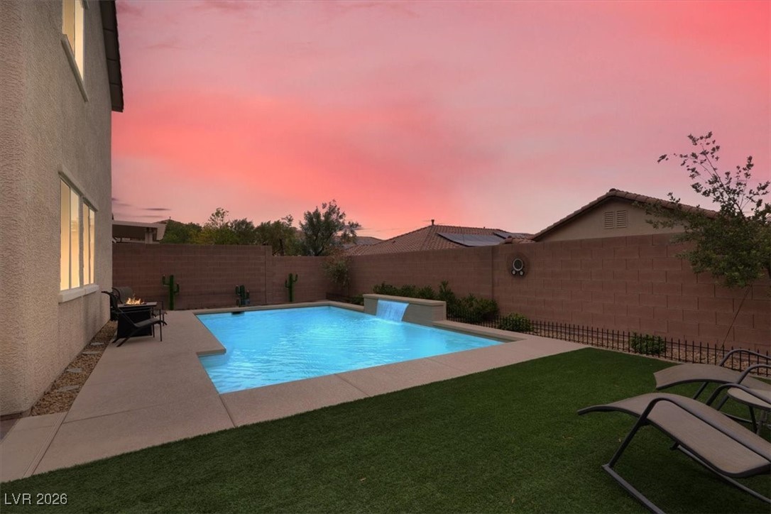 10368 Saddle Mountain Street