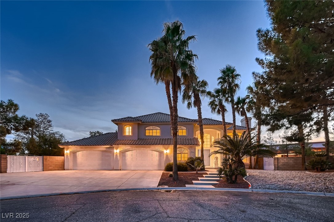 3235 S Tioga Way