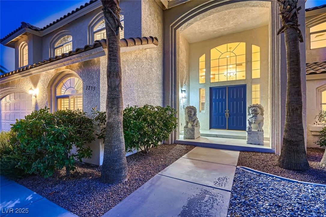 3235 S Tioga Way
