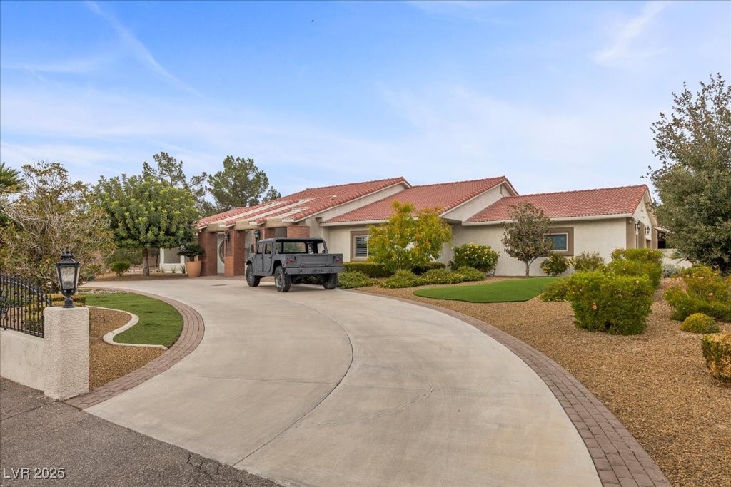 8180 W Red Coach Avenue