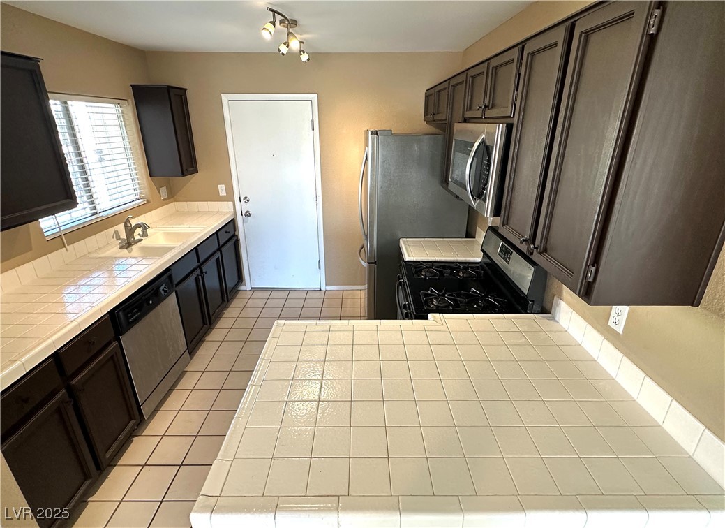 Las Vegas, Nevada 89147, United States, 2 Bedrooms Bedrooms, ,2 BathroomsBathrooms,Residential,Active,102683