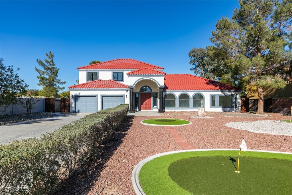 Photo of 7040 OBANNON Drive, Las Vegas, NV 89117 (MLS # 2740666)