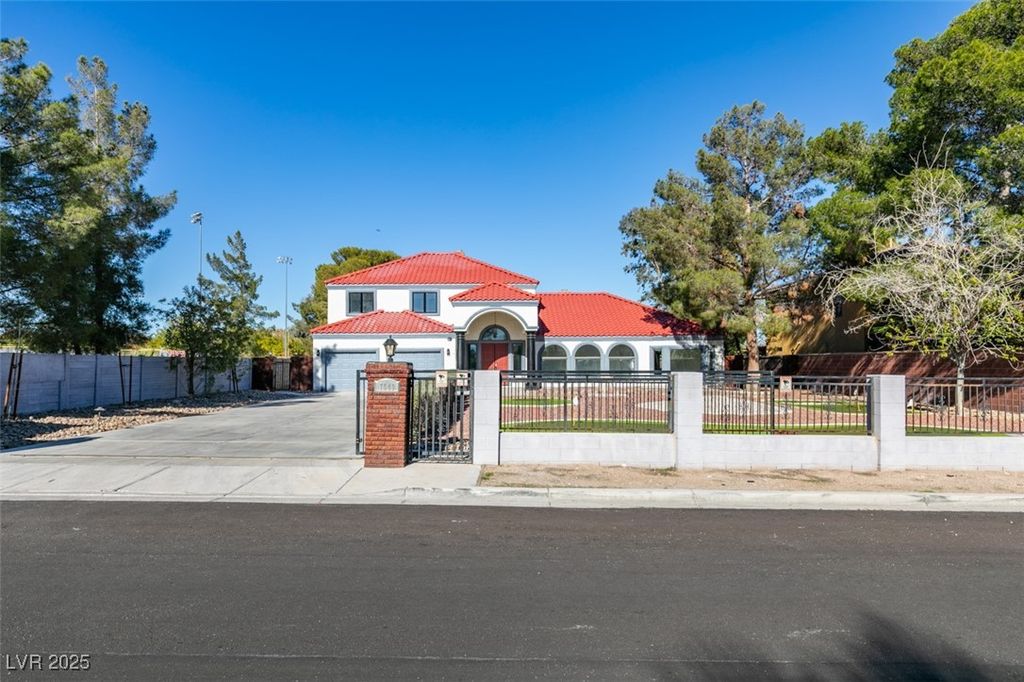 Photo of 7040 OBANNON Drive, Las Vegas, NV 89117 (MLS # 2740666)