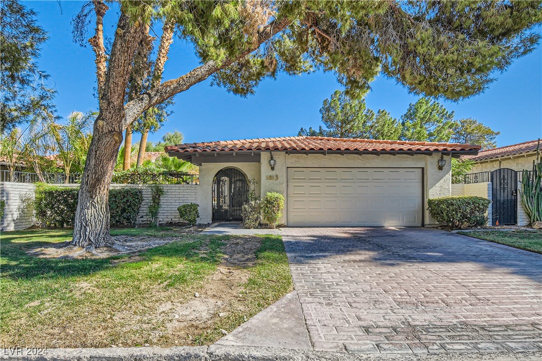 Photo 1 of 17 — 1813 Calle De Espana, Las Vegas, NV 89102