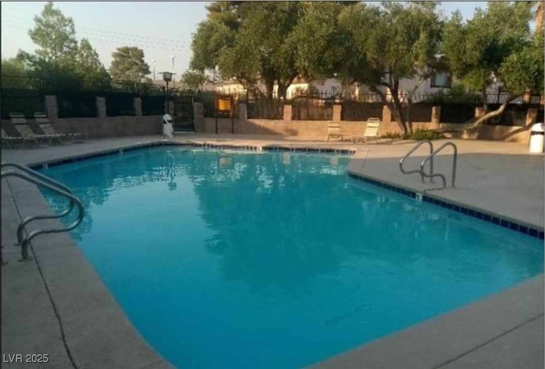 Las Vegas, Nevada 89119, United States, 2 Bedrooms Bedrooms, ,2 BathroomsBathrooms,Residential,Active,94219