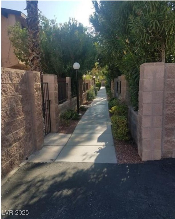 Las Vegas, Nevada 89119, United States, 2 Bedrooms Bedrooms, ,2 BathroomsBathrooms,Residential,Active,94219