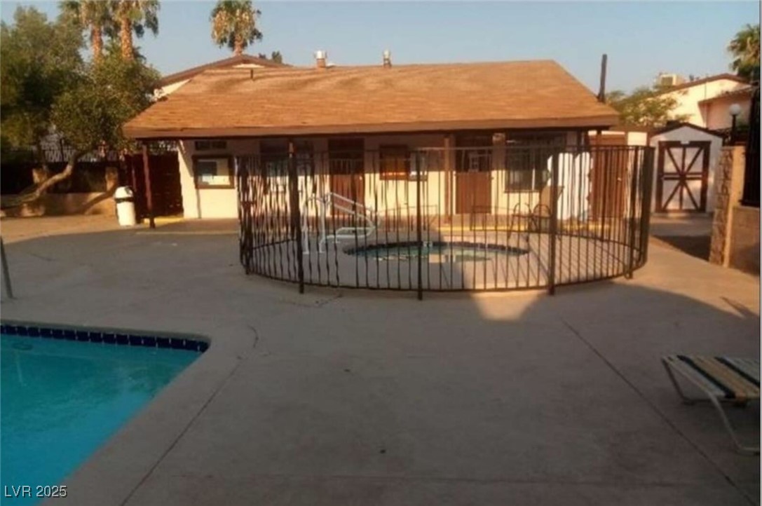 Las Vegas, Nevada 89119, United States, 2 Bedrooms Bedrooms, ,2 BathroomsBathrooms,Residential,Active,94219