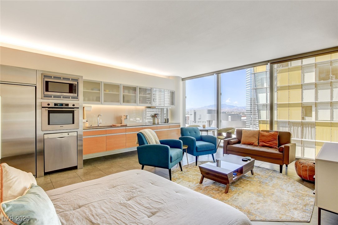 3722 Las Vegas Boulevard 1011
