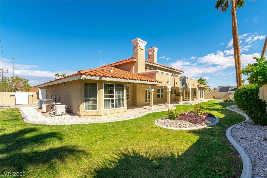 Properties 1 3013 W Oakey Boulevard