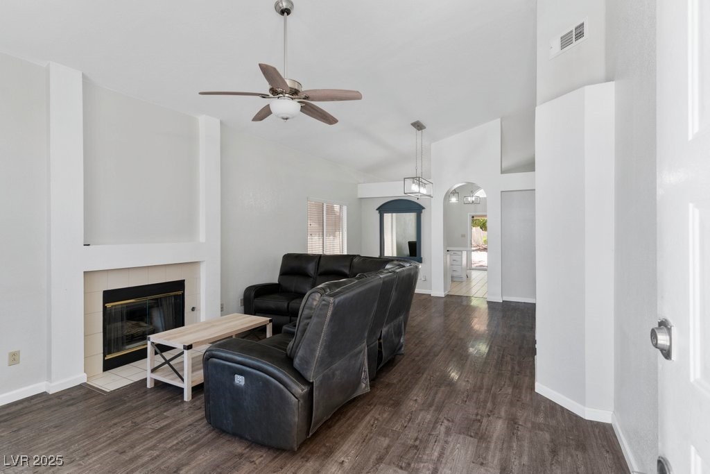 5621 Desert Creek Way