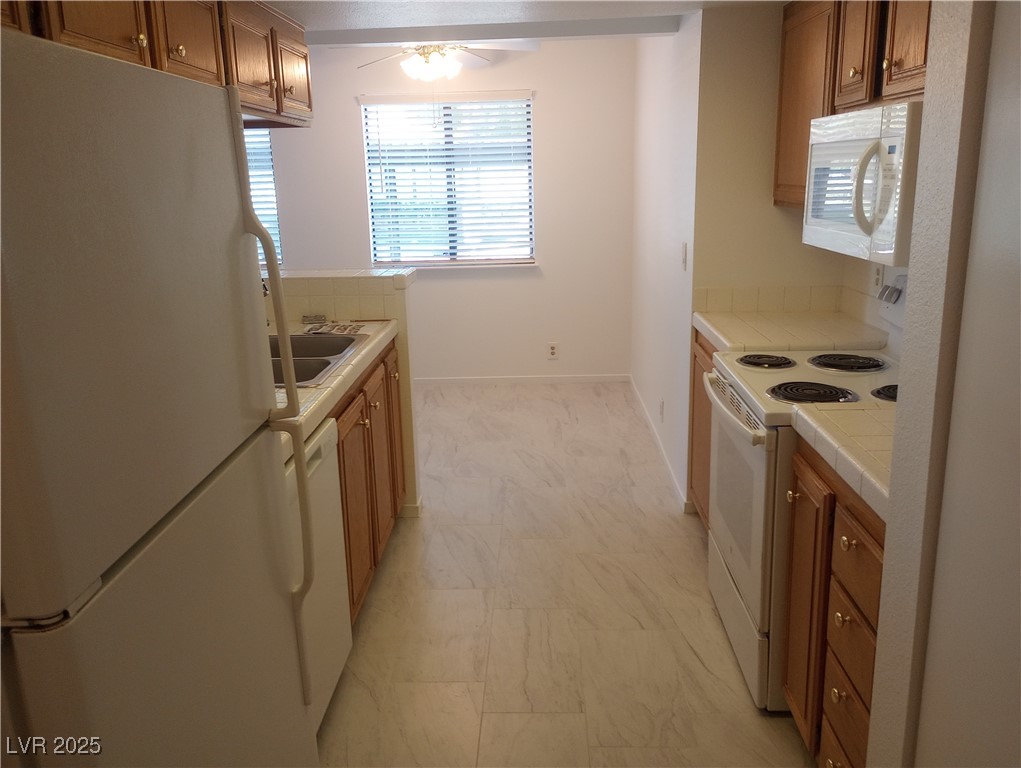 Las Vegas, Nevada 89121, United States, 2 Bedrooms Bedrooms, ,2 BathroomsBathrooms,Residential,Active,241073