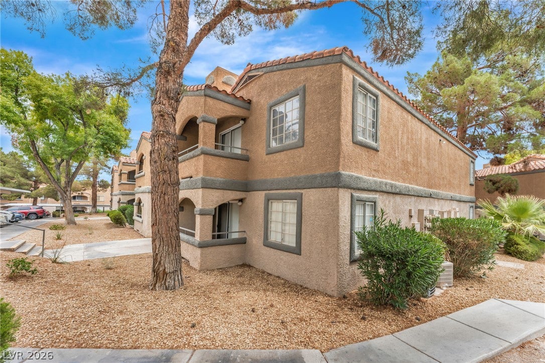220 Mission Newport Lane 204