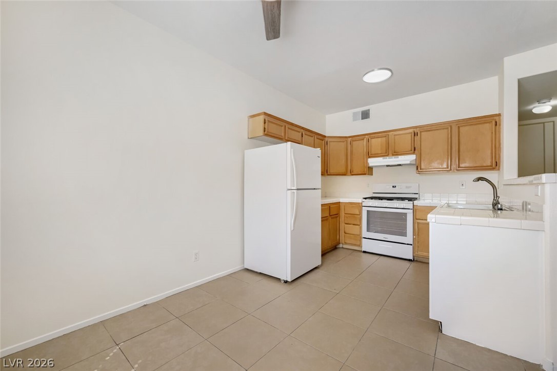 2110 Los Feliz Street 1036
