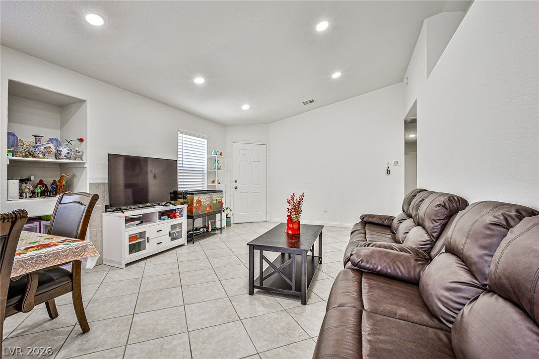 5519 Night Swim Lane