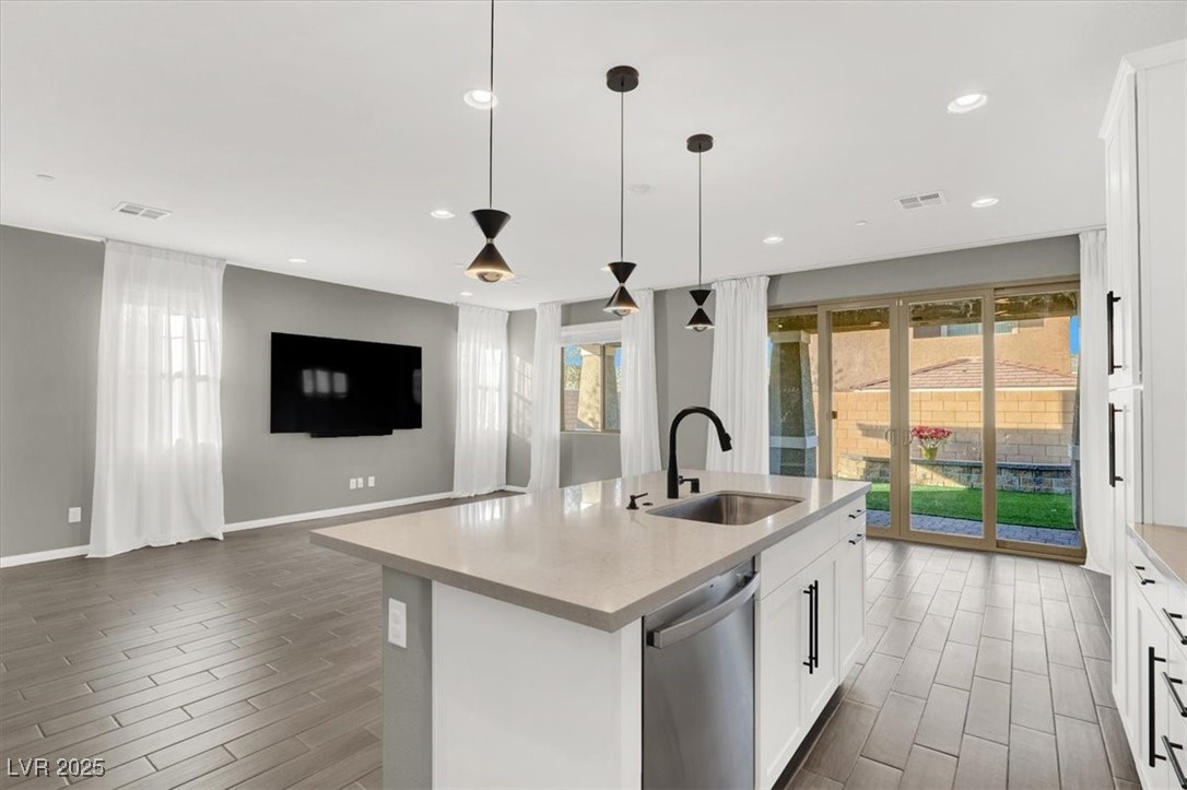 Henderson, Nevada 89011, United States, 3 Bedrooms Bedrooms, ,3 BathroomsBathrooms,Residential,Pending,126264