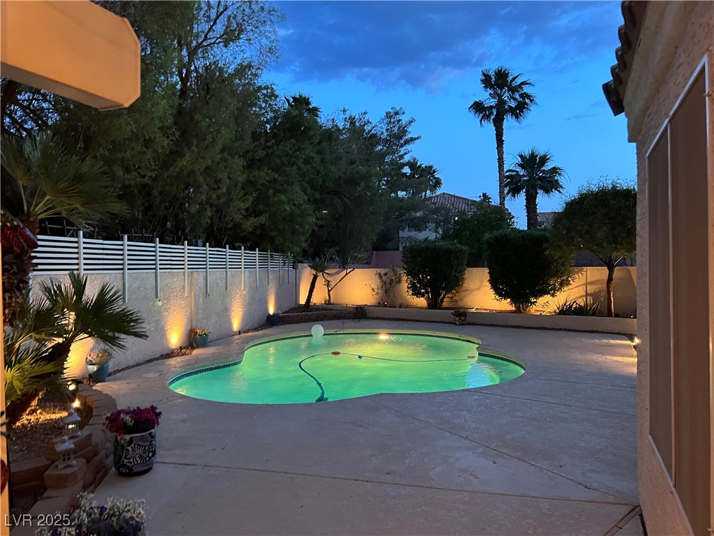 Henderson, Nevada 89074, United States, 3 Bedrooms Bedrooms, ,3 BathroomsBathrooms,Residential,Pending,182983