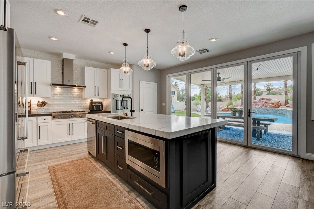3095 Regal Cove Street