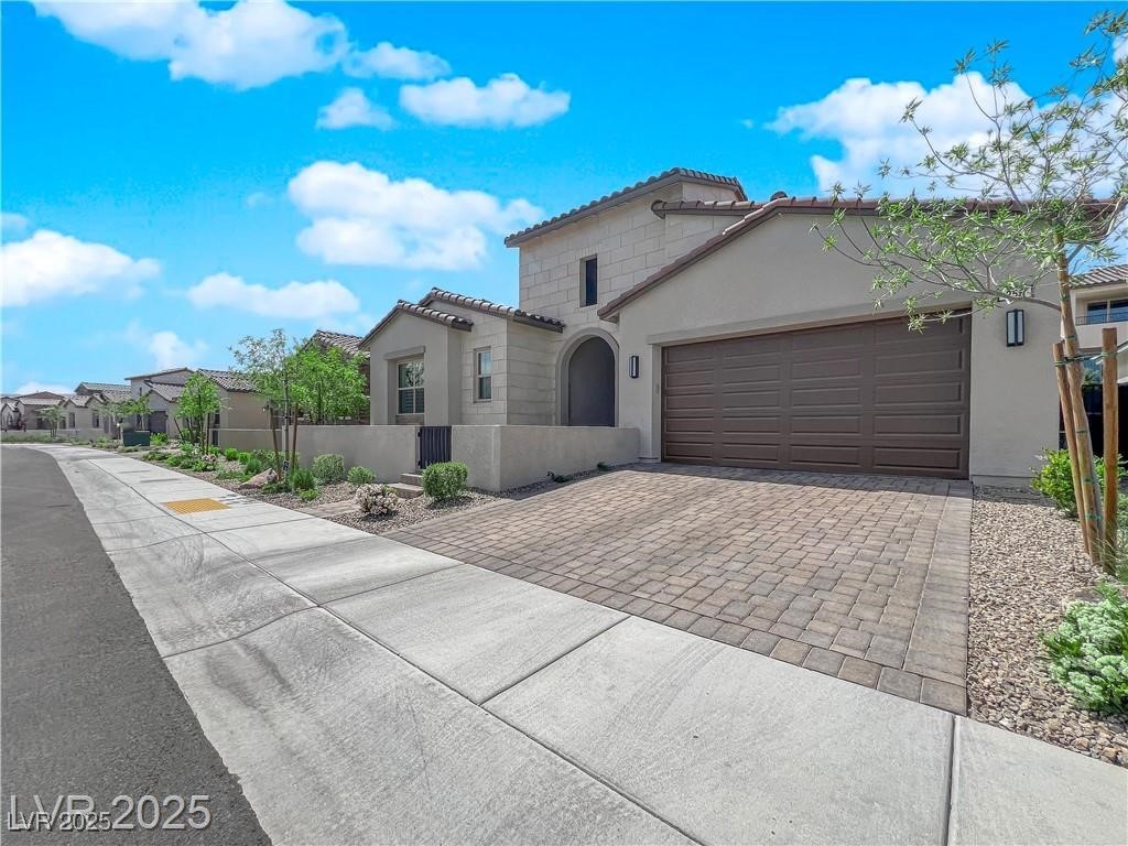 Properties 1 253 Robledo Street