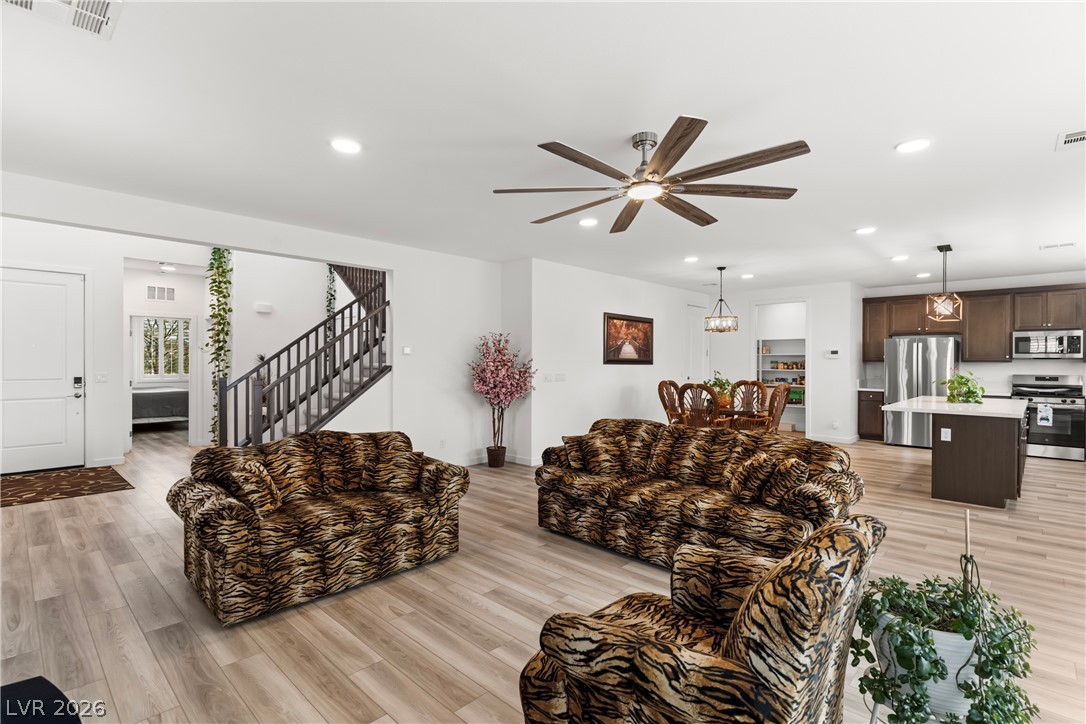 1422 Crimson Sunbird Avenue