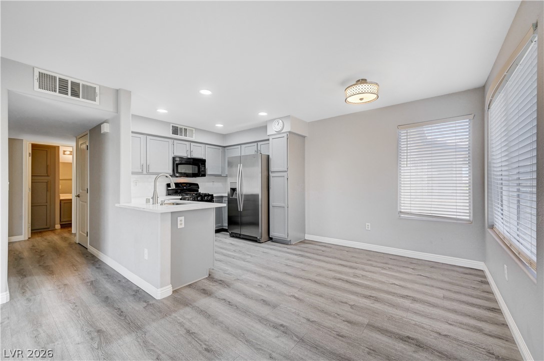 3425 E RUSSELL Road 223