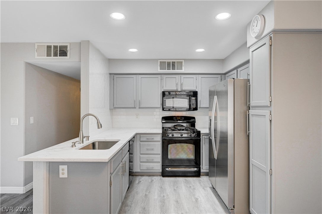 3425 E RUSSELL Road 223