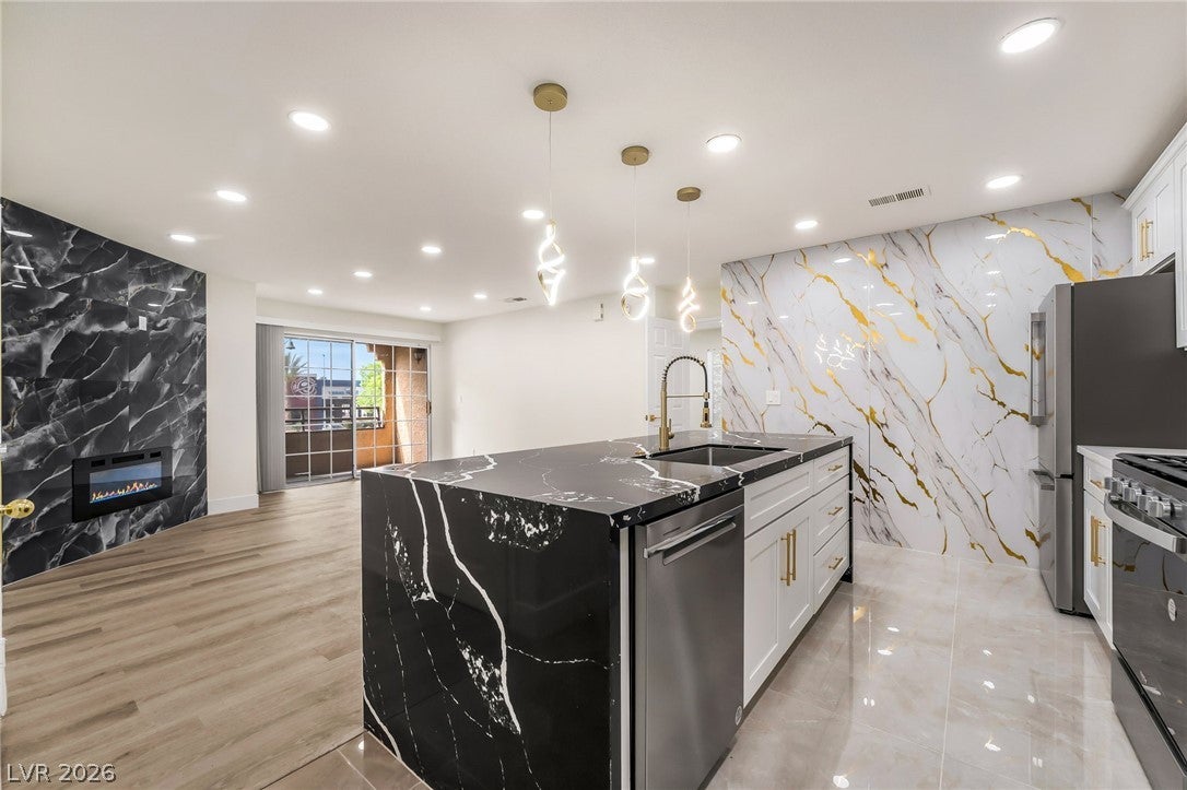 2200 S Fort Apache Road 2073