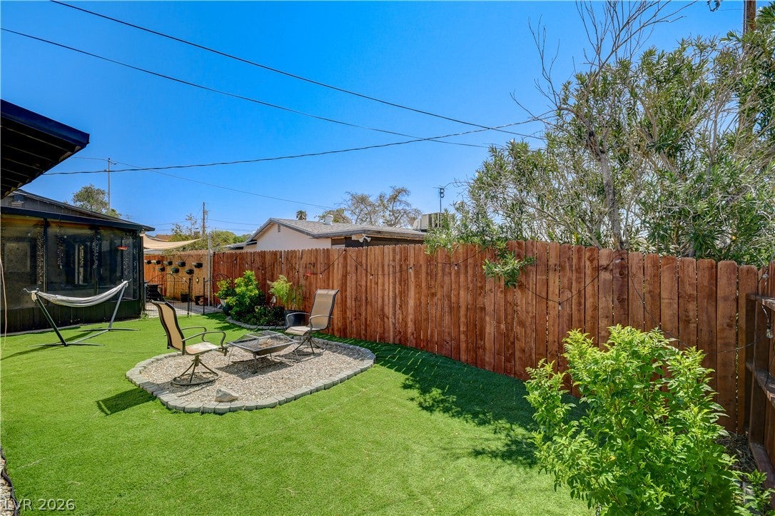1102 Arapaho Way