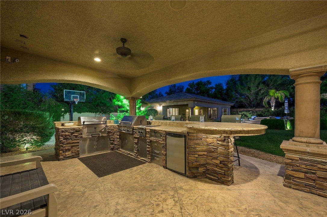 7105 Via Locanda Avenue