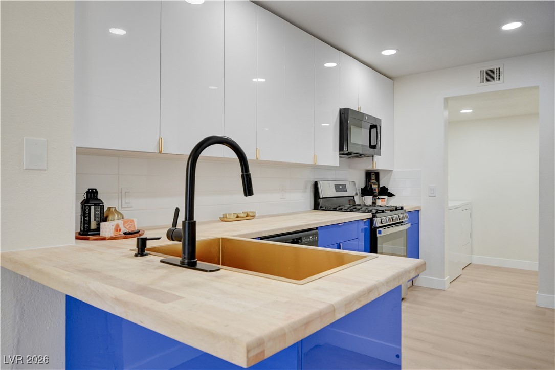 8457 Blazing Sun Avenue