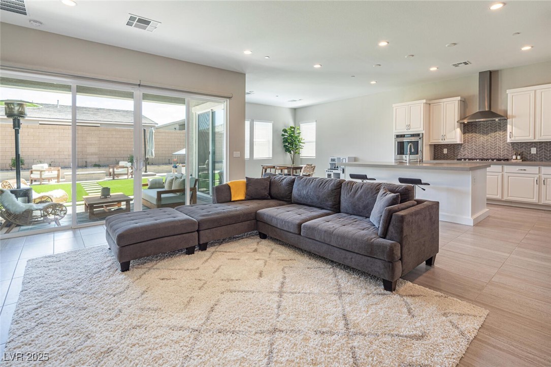 832 Canonbury Street