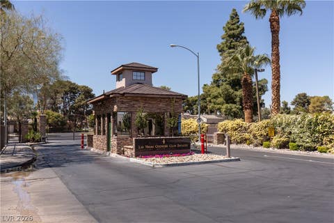 Townhouse For Sale - 700 Tam O Shanter<br/> Clark County, Las Vegas, NV 89109