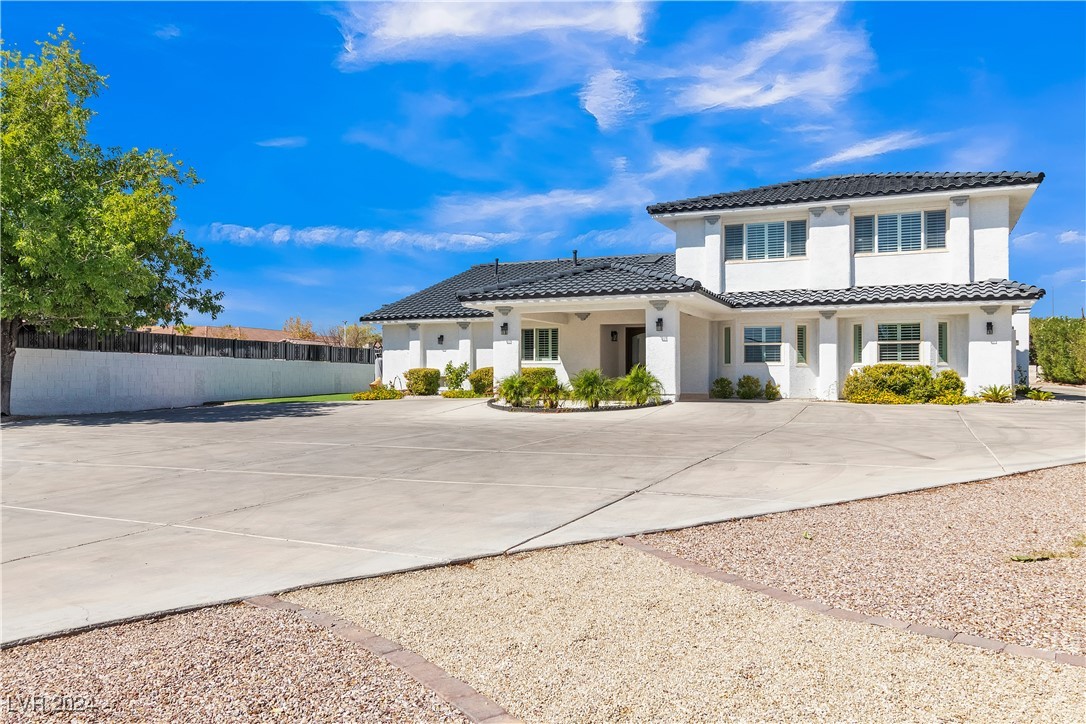 Photo 9 of 94 of 2901 Santa Margarita Street house