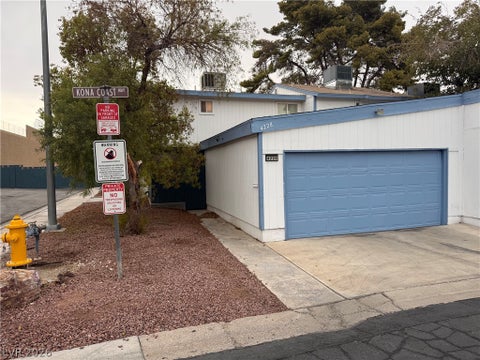 Townhouse For Sale - 4228 Kona Coast Way<br/> Las Vegas, NV 89121