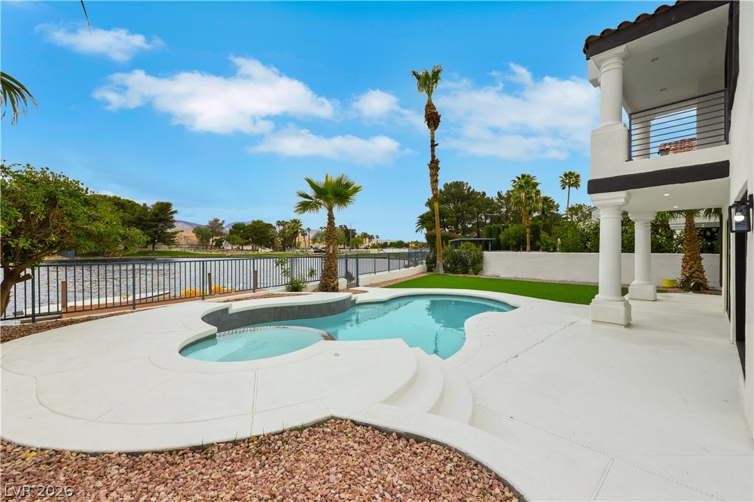 2589 Sun Reef Road