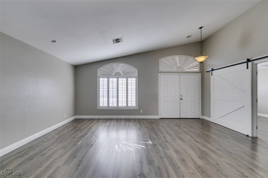 1050 Featherwood Avenue