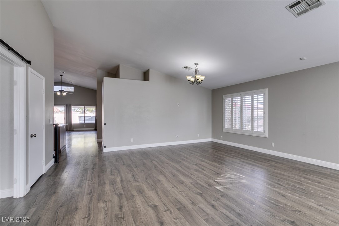 1050 Featherwood Avenue