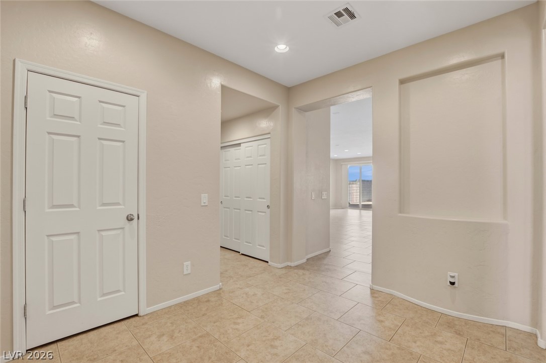 6824 Woodland Vase Court