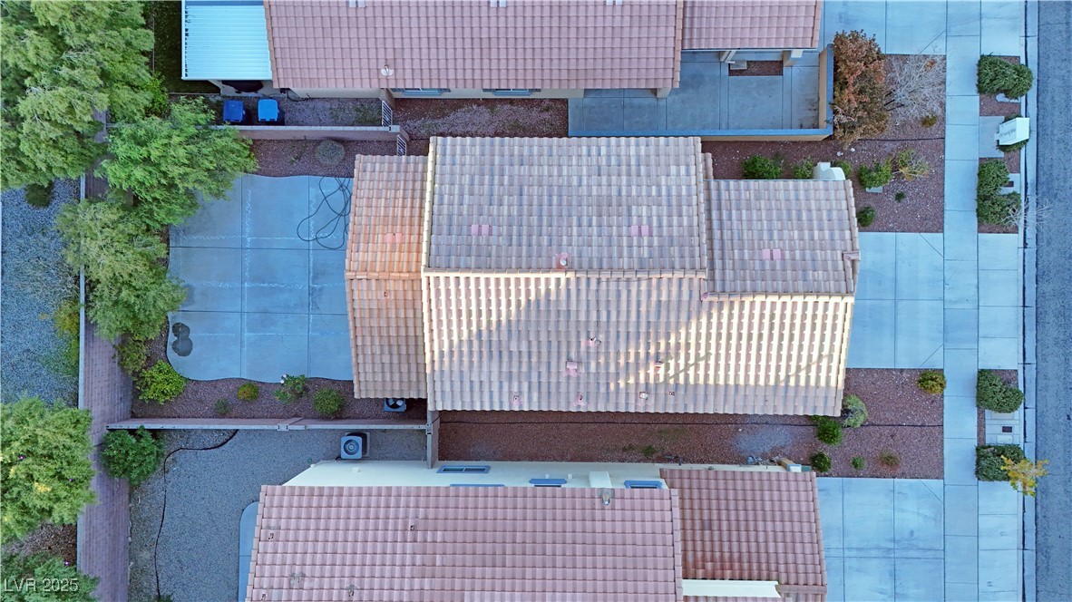 2421 Lilac Cove Street